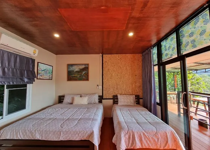 Baanhatsompaen Homestay