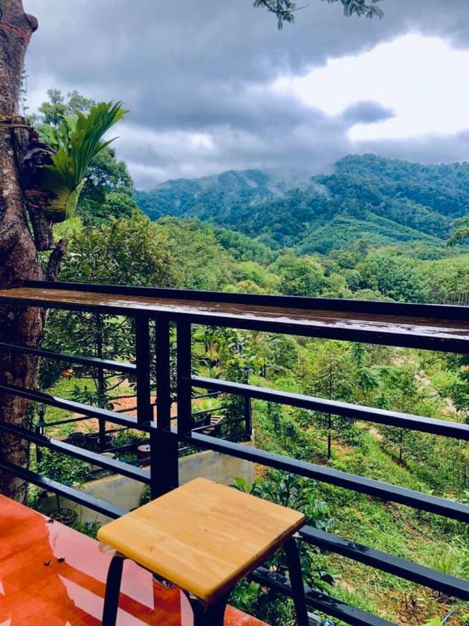 Baanhatsompaen Homestay *