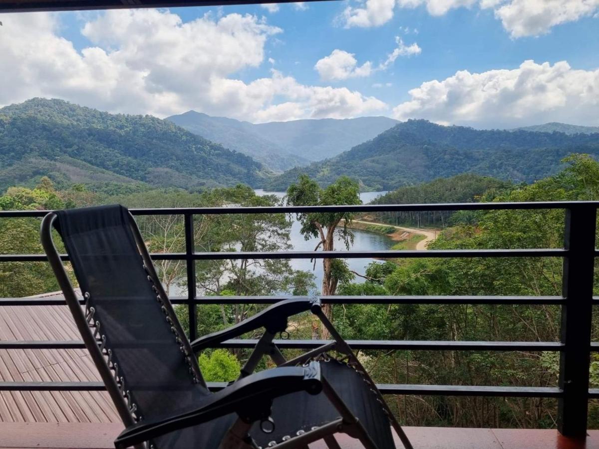 Baanhatsompaen Homestay