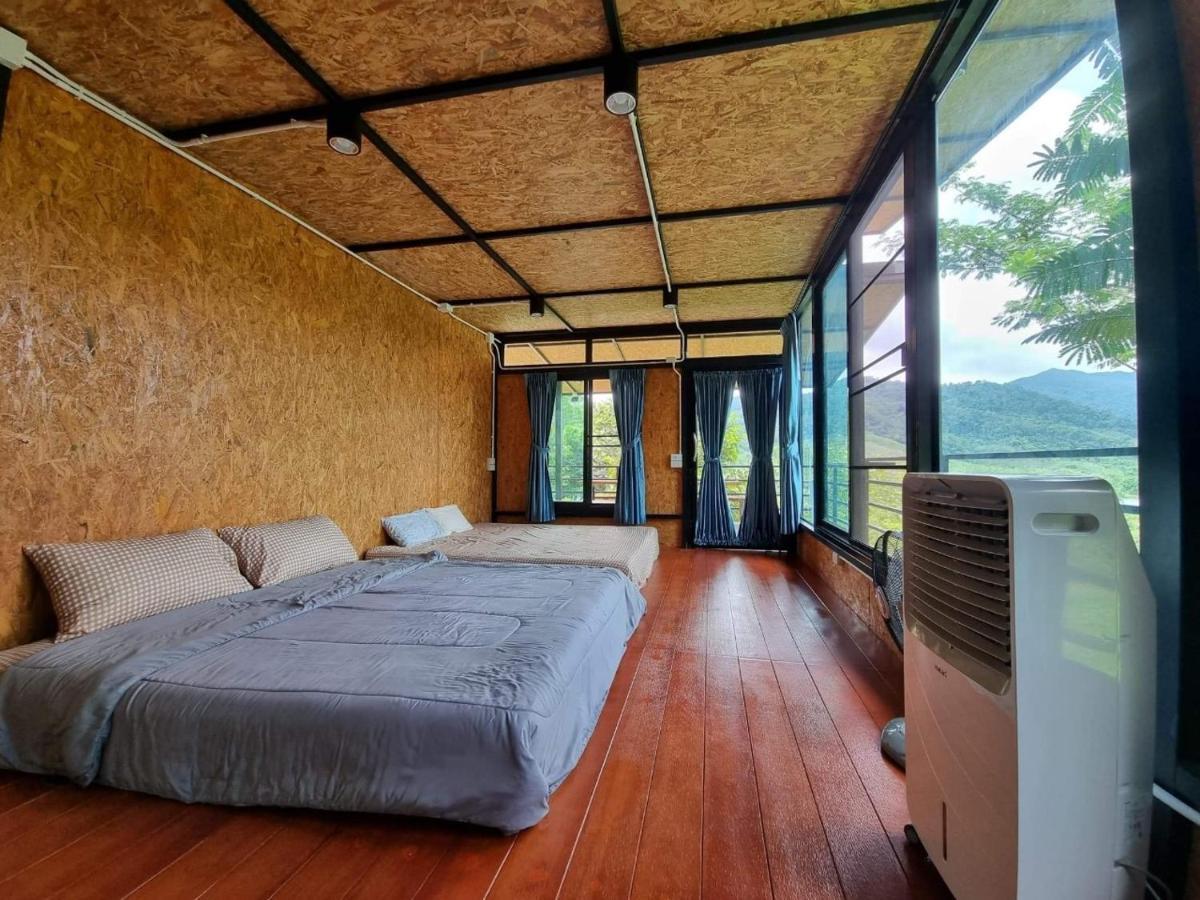 Baanhatsompaen Homestay